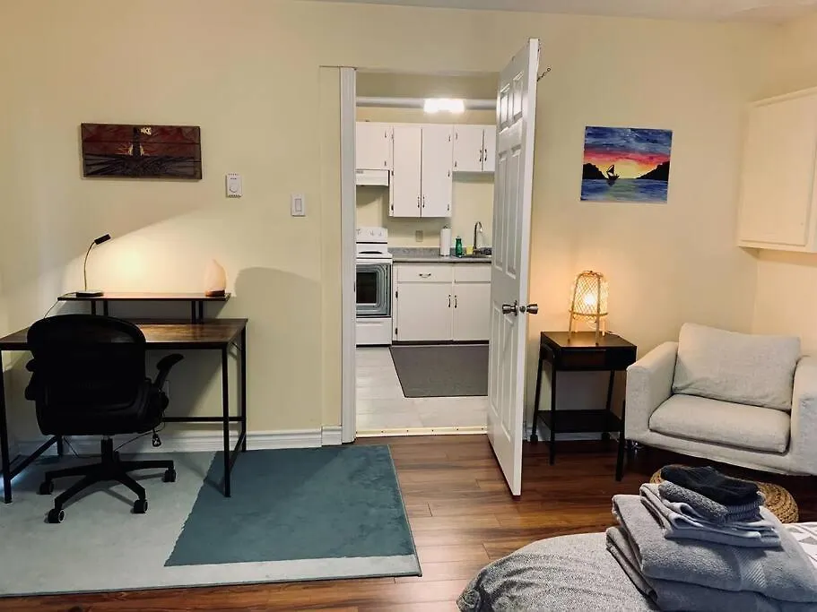 Cozy 2-Bdrm, Mid Floor, Backyard Apartment Halifax