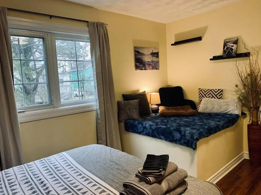 Cozy 2-Bdrm, Mid Floor, Backyard Apartment Halifax Canada