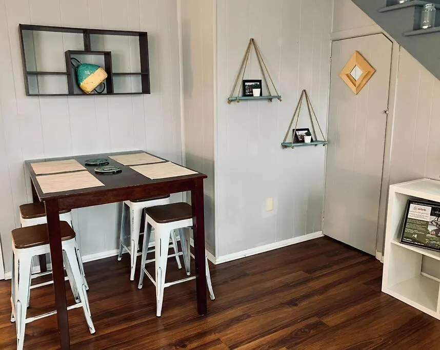 Cozy 2-Bdrm, Mid Floor, Backyard Apartment Halifax 0*,