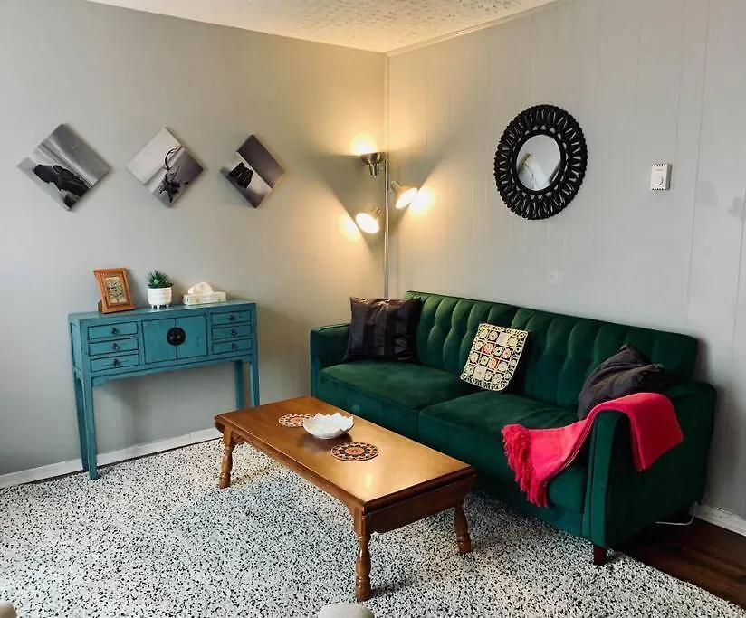 Cozy 2-Bdrm, Mid Floor, Backyard Apartment Halifax