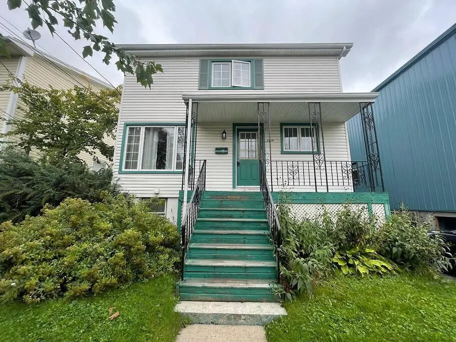 Cozy 2-Bdrm, Mid Floor, Backyard Apartment Halifax