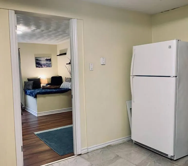 Cozy 2-Bdrm, Mid Floor, Backyard Apartment Halifax Canada
