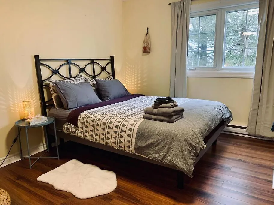 Cozy 2-Bdrm, Mid Floor, Backyard Apartment Halifax